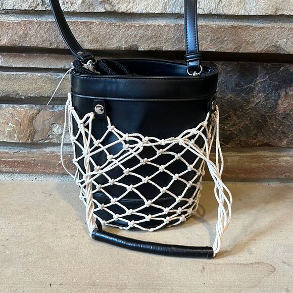 Steve Madden Black Netting Resort Bucket Bag NWT - Picture 1 of 7